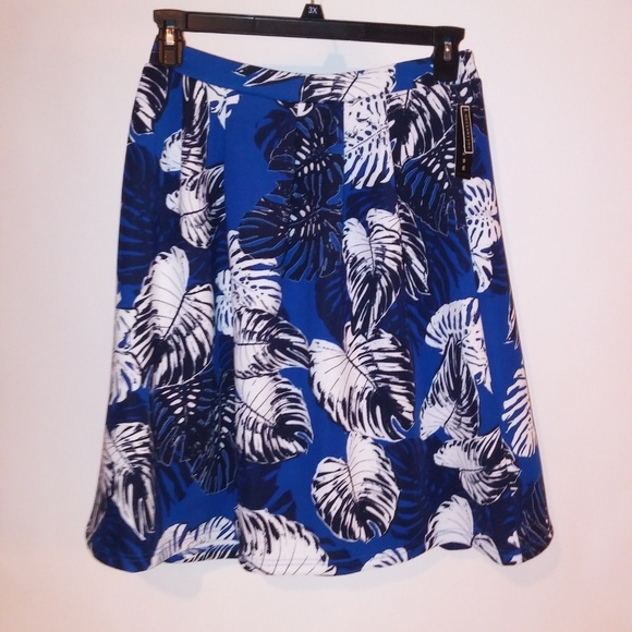 Metaphor Skirt‎ - Picture 5 of 7